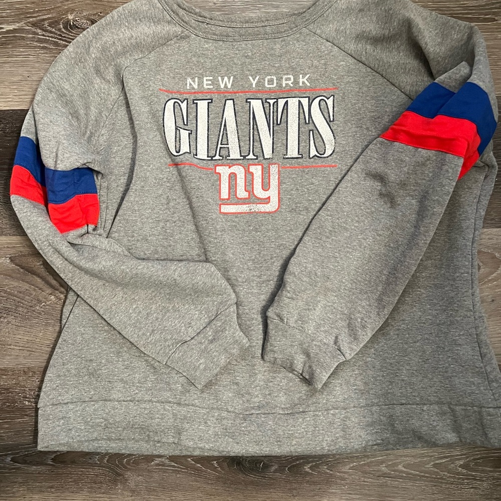 New York Giants Sweatshirt.